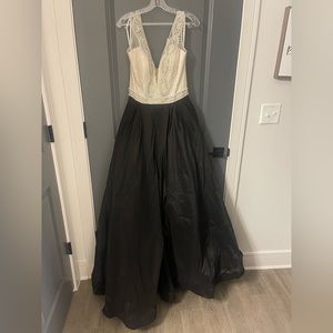 Size 12 Mac Duggal prom dress